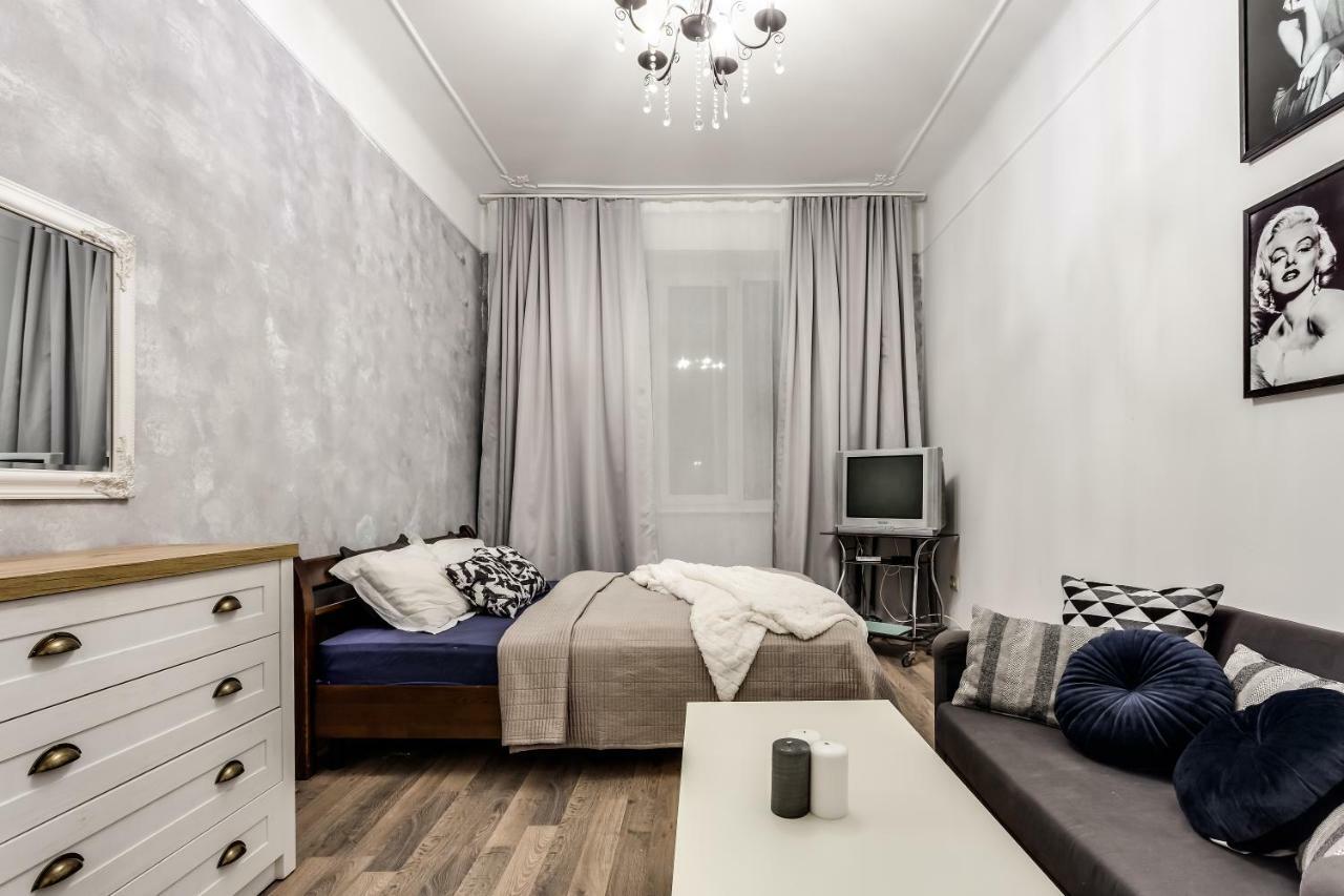 Apartment On Sharanevycha Lviv Bagian luar foto